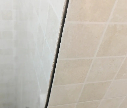 上城瓷砖空鼓维修公司分享阳台瓷砖脱落的修复过程可以分为以下几个步骤